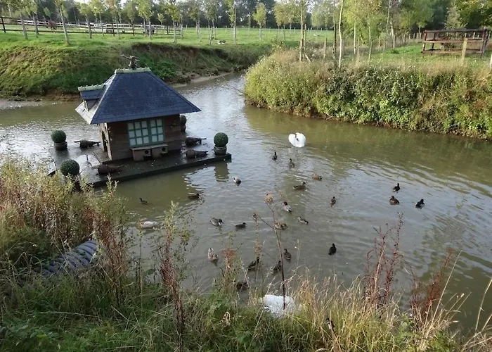 Alojamento de Acomodação e Pequeno-almoço Ferme De Dauval 3*